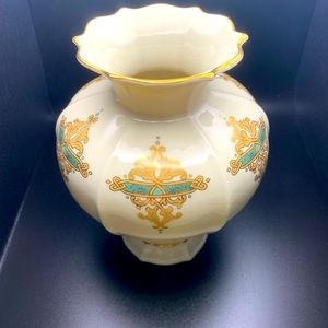 Lenox Catalan medium vase.